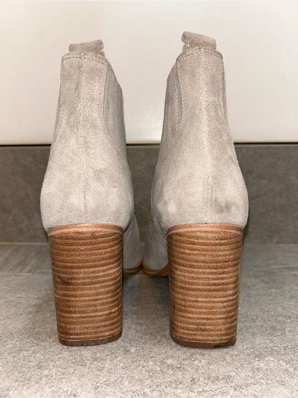 Marc Fisher light gray suede Orlanda bootie with pointed toes size 10